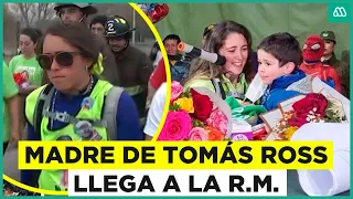 Madre de Tomás Ross llega a Santiago: 31 días caminando para colecta de millonario remedio