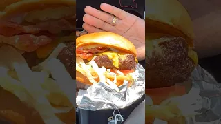 🚨 WAGYU BURGER FEOM ARBY’S?! 🚨 #foodreview #foodie #fastfood #shorts