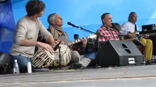Jai Uttal & Krishna Das - "Jaya Bhagavan" at Yoga Pela Paz
