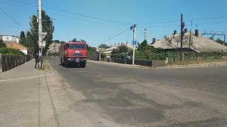 MAZ fire truck engine 162 responding with yelp and horns