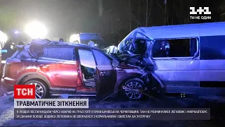 У Чернігівській області не розминулися легковик і мікроавтобус – 11 людей постраждали | ТСН 19:30