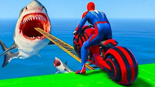 الأبطال الخارقين على دراجة نارية   Superheroes on a motorcycle ride on the stairs with sharks GTAV