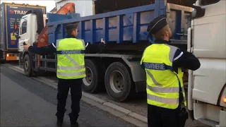 Opération de contrôle des poids lourds par la gendarmerie et la police muncipale à Gisors
