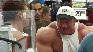 CUANDO EL CULTURISTA MÁS GRANDE APARECE EN EL SUPERMERCADO (Así Reaccionan)  MARKUS RUHL BEST MOMENT