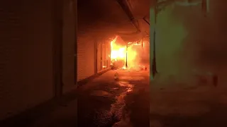 Крупный пожар на Центральном рынке сняли на видео очевидцы в Ессентуках