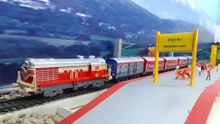 19019 / Bandra Terminus - Haridwar Express / Overtake Vande Bharat Train