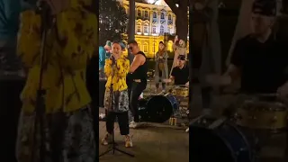 street music in Saint-Peterburg city. Изабелла Соколовская & Visconti