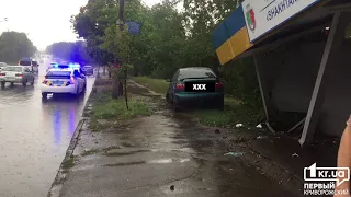 В Кривом Роге Daewoo врезался в остановку | 1kr.ua