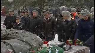 Почтили память павших защитников Родины. В Челябинске возложили цветы к Вечному огню