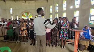 Ayi mwoyo mutukirivu |Harm mukisa| performed by mighty choir