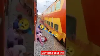 Live Train accident, Plz don't risk your life 🙏#shorts #indianrailway #reels #train #accident #safe