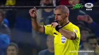 Lance e expulsão de Dedé no jogo contra o Boca Juniors com ajuda do árbitro de vídeo VAR