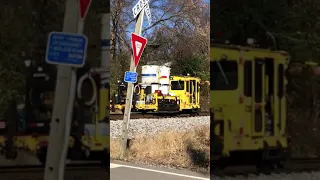 Weirdest Train Ever!  What Is It?!  Railroad Maintenance Of Way Oddities!  CSX Trains In Kentucky!