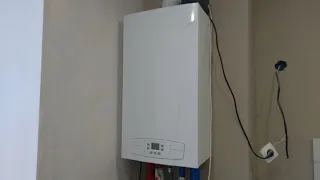 Показываю как снять переднюю крышку котла BAXI ECO HOME 24F