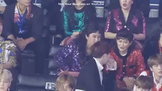 Happy Yoongi chatting with his female friends during an award show :D