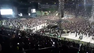 (방탄소년단) B-ARMYS SINGING MIC DROP BEFORE THE SHOW - BTS SPEAK YOURSELF TOUR: BRAZIL D1