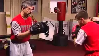 YouTube          Throwing combinations on the punch mitts