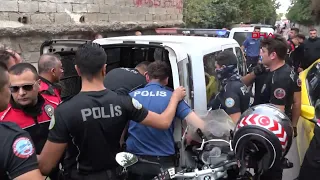 Uyuşturucu ticareti hükümlüsü, polis çevirmesinde taksi şoförünün boğazına bıçak dayadı