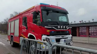 [HIT] [ALARMOWO] [GROVER] Wyjazd Alarmowy Zastępu 571[M]25 Volvo FMX380 GCBA Do pożaru stropu.