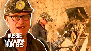 “Les Could’ve Easily Been Killed” 1-Ton Digger Nearly Falls On Miner! | Outback Opal Hunters