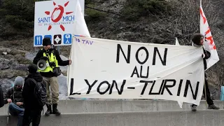 Les opposants à la ligne ferroviaire Lyon-Turin déterminés à manifester, malgré l'interdiction