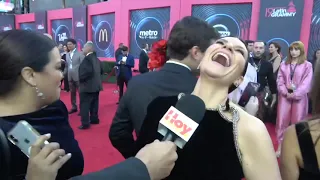 Laura Pausini y Yuri en la alfombra roja de los Latin Grammy