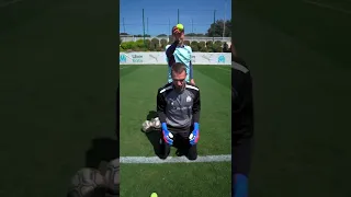 𝐂𝐨𝐚𝐜𝐡 𝐂𝐞𝐧𝐠𝐢𝐳 🇹🇷 teste les réflexes de 𝐏𝐚𝐮 𝐋𝐨𝐩𝐞𝐳 🤣🧤