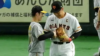 【握手してください！】岡本和真、中野とウッキウキで握手2023.6.30