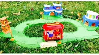 DANIEL TIGER'S NEIGHBOURHOOD Trolley Track Toy Set!