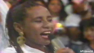 Banda Reflexu's canta "Madagascar" no Cassino do Chacrinha (07/05/1988)  INÉDITO