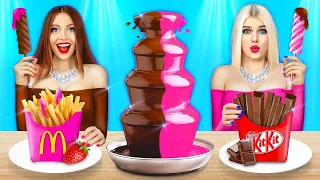 Reto de fondue de chocolate de chica rica vs chica pobre | Batalla épica de comida por RATATA COOL