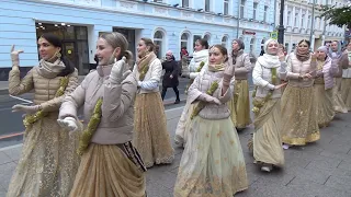 2020 11 01 Харинама на Кузнецком Мосту. Е.С. Бхакти Ананта Кришна Госвами и группа Гаура Шакти.