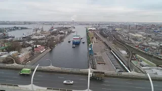 Крупнейший в мире атомный ледокол ушел на испытания в Петербурге