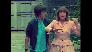 The Sarah Jane Adventures - Sarah-Jane thinks she sees The Doctor - 80s Edition