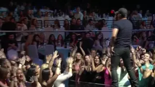 Luke Bryan -That's My Kind Of Night (Live At NBC iHeartRadio Music Awards 2014)