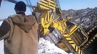 Подъем KOMATSU из траншеи