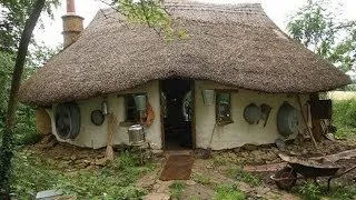 Hobbit style eco friendly house built from scratch for just £150