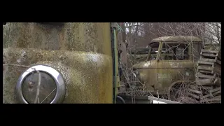 Barkas und  Robur, 2 Klassiker, verlassen im Wald