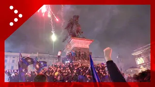 Festa Inter in piazza Duomo, tifosi su statua Vittorio Emanuele II