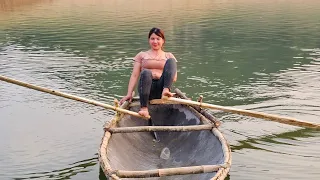 Girl Building a boat out of bamboo, built of concrete. House floating on the water, living a living.