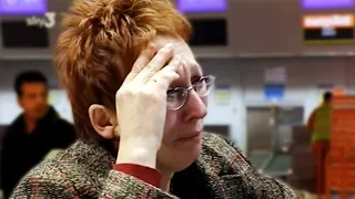 angry airline passenger tries to take cat on plane