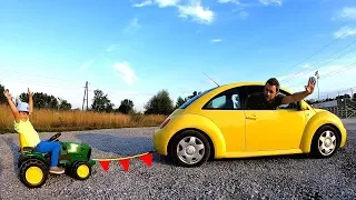 The Tractor Stuck | Papa Ride on Car VW Bug and towing John Deere | Pretend Play with Cars