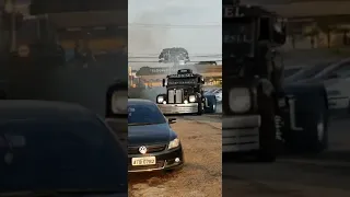 SCANIA JACARÉ MANDANDO BEM NO BURNAUT