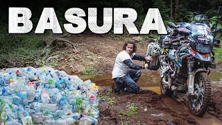 I MEET A BEACH FULL OF PLASTIC TRAVELING BY MOTORCYCLE THROUGH EL SALVADOR ⚠️ | Episode 195