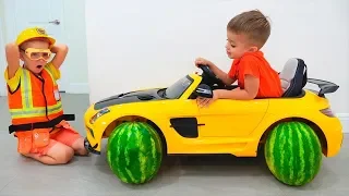 Paseo de niños en Coche de juguete & cambiar ruedas Video gracioso de Vlad y Nikita