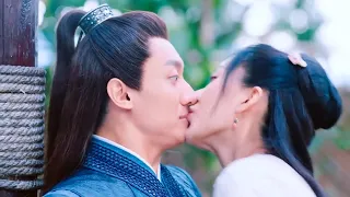 "You kiss me, you must responsibility",he couldn't help but kiss back fiercely💕ChineseDrama