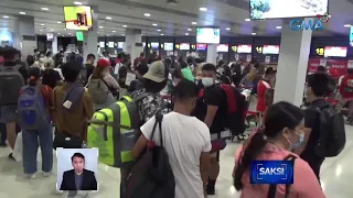 Mga uuwi sa probinsiya para bumoto sa Lunes, dagsa sa mga bus terminal at NAIA | Saksi