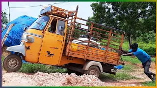 Struggling of Bajaj Auto Rickshaw 3 Wheeler with Load Driving Unloading Tractor | Crazy AutoWala