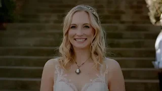 The Vampire Diaries 8x15 Caroline and Stefan's wedding, she wears Katherine's necklace