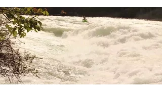 Uganda kayaking Nile stlye village life - surfing big waves